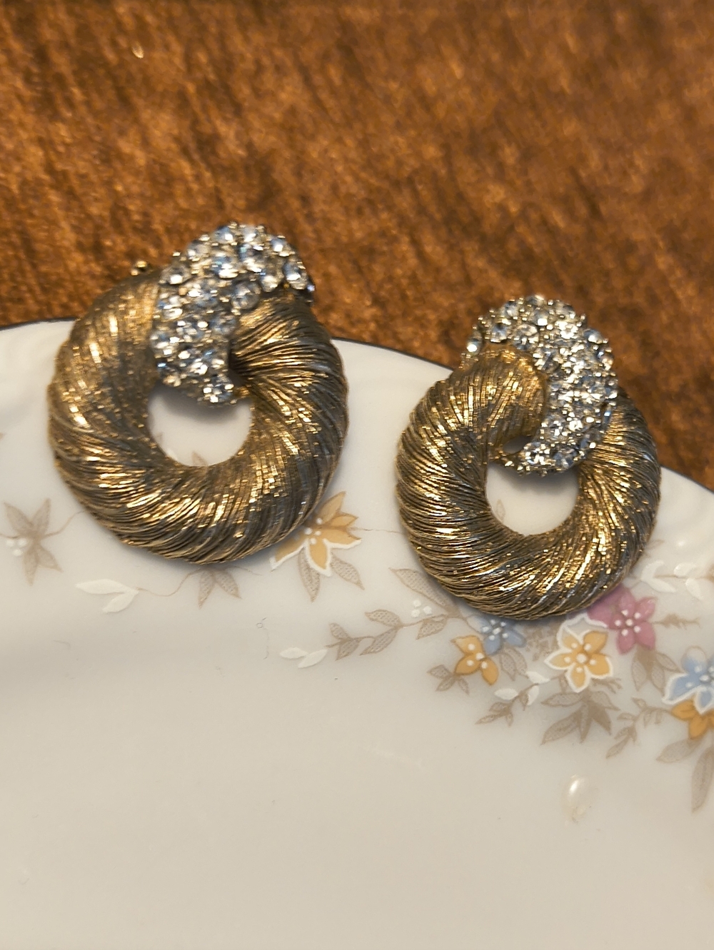 Vtg Kramer Gold Tone Signed Pave Rhinestone Clip Earrings Rare